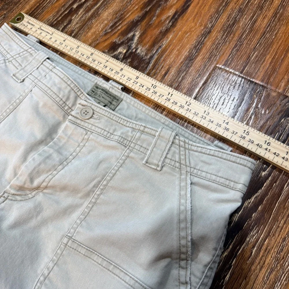 Y2K American Eagle Outfitters Womens Khaki Cargo Capri Pants Size 8 Tan Cropped